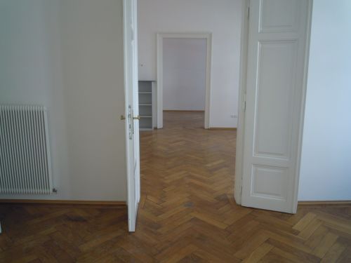 Klagenfurt-Nähe Alter Platz: Repräsentative Altbauräumlichkeiten in einem Gründerzeithaus! - Bild1