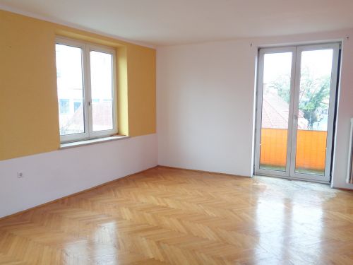 Klagenfurt Innenstadt: Renovierungsbedürftige 4 Zimmer Wohnung zum Schnäppchenpreis! - Bild1