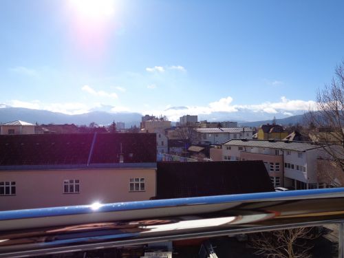 Klagenfurt Innenstadtnähe: Renovierte 3 Zimmer Mietwohnung mit Südloggia und Carport! - Bild1