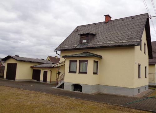 Klagenfurt Welzenegg: Älteres Wohnhaus mit großem Nebengebäude! - Bild1