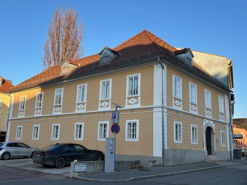 Klagenfurt: Schöne 2 Zimmer Altbauwohnung nahe City Arkaden! - Bild1