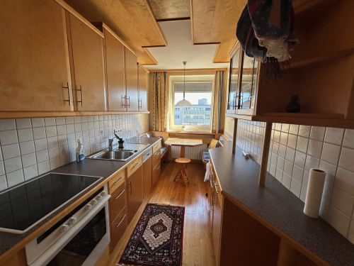 Klagenfurt Zentrumsnähe: Geräumige 3 Zimmer Wohnung im obersten (10.) Stock mit Aussicht! - Bild3