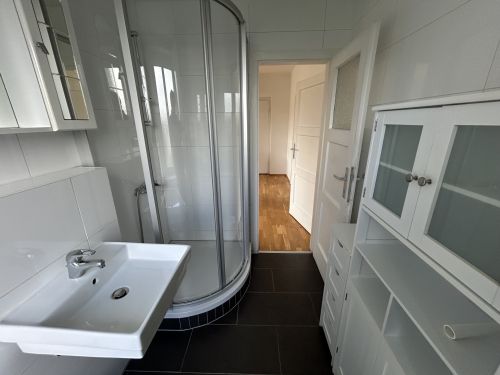 Klagenfurt: Schöne 2 Zimmer Penthousewohnung beim Lendkanal! - Bild6