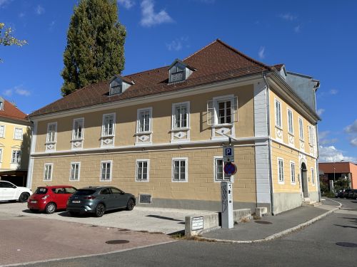Zur Detailansicht: Klagenfurt: Geräumige 2 Zimmer Altbauwohnung nahe City Arkaden!
