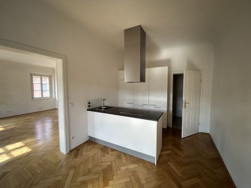 Klagenfurt: Geräumige 2 Zimmer Altbauwohnung nahe City Arkaden! - Bild2